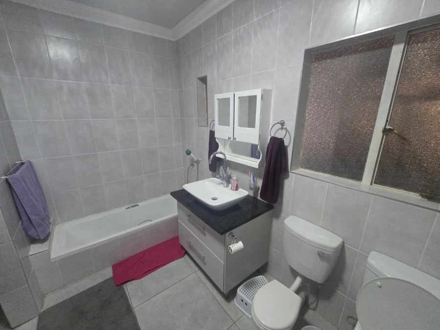 5 Bedroom Property for Sale in Fichardt Park Free State